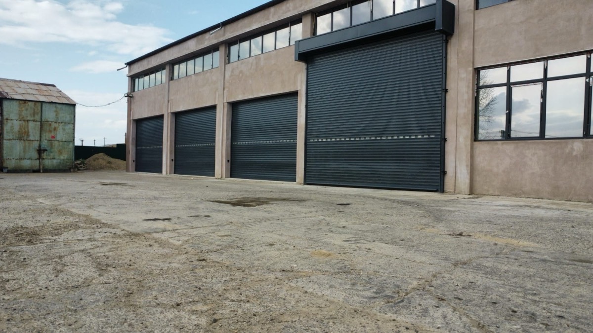 Portoni avvolgibili automatizzati — accesso mezzi pesanti