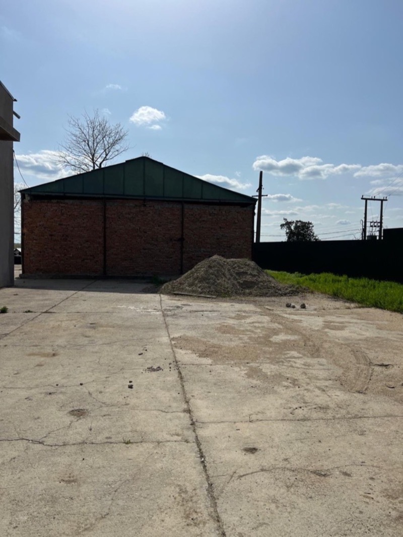 Capannone secondario — vista posteriore